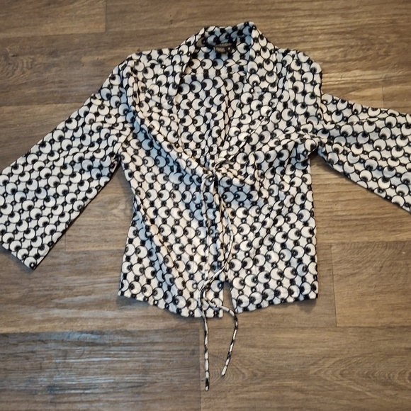 Peck & Peck Collection Black and White Eyelet Tie-Front Jacket. - Picture 2 of 12